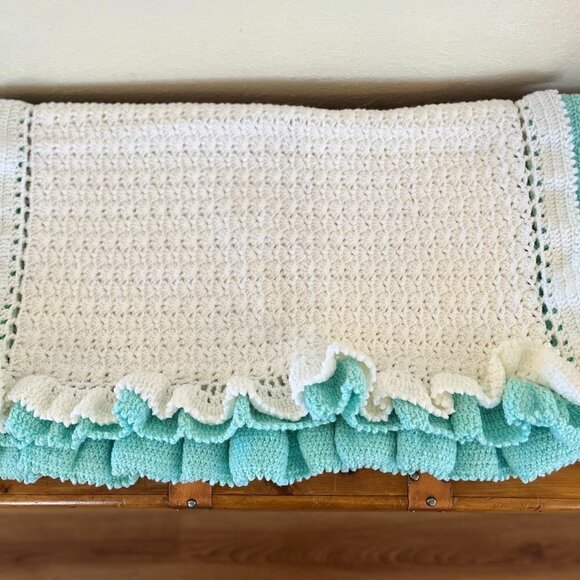 Handmade Green/White Unisex Crocheted Thick Double Ruffle Baby/Crib Blanket - Picture 7 of 9